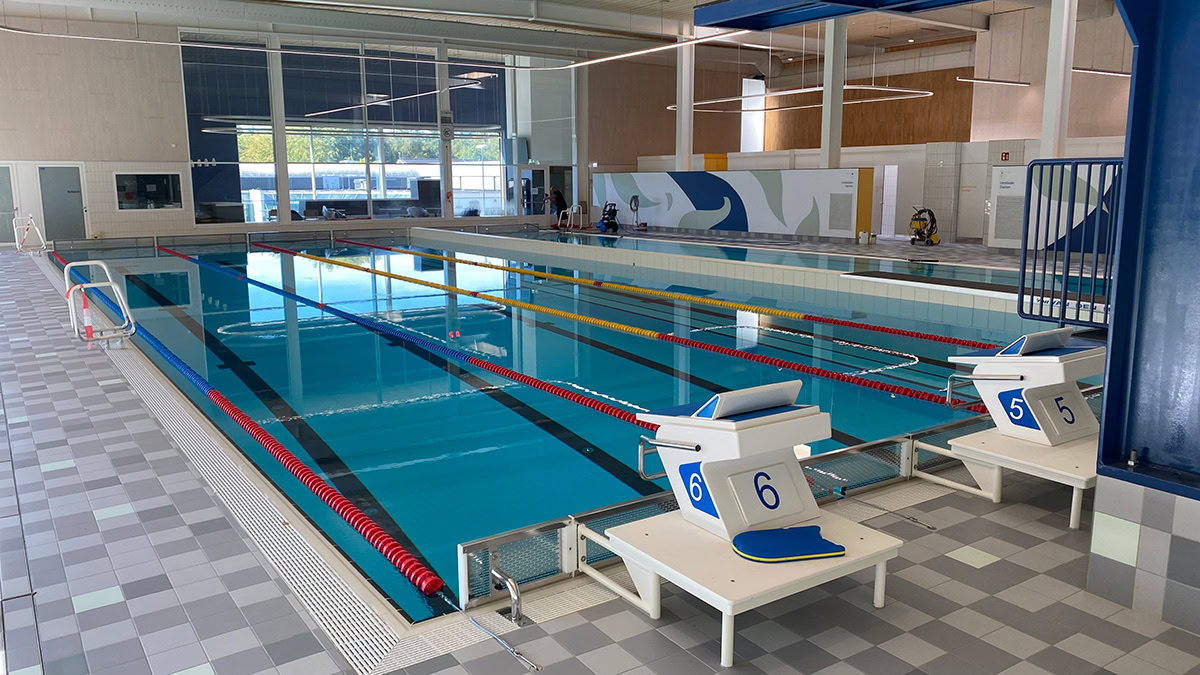Movable pool floor with valve and pool equipment in Simmern/Hunsrück (Germany)