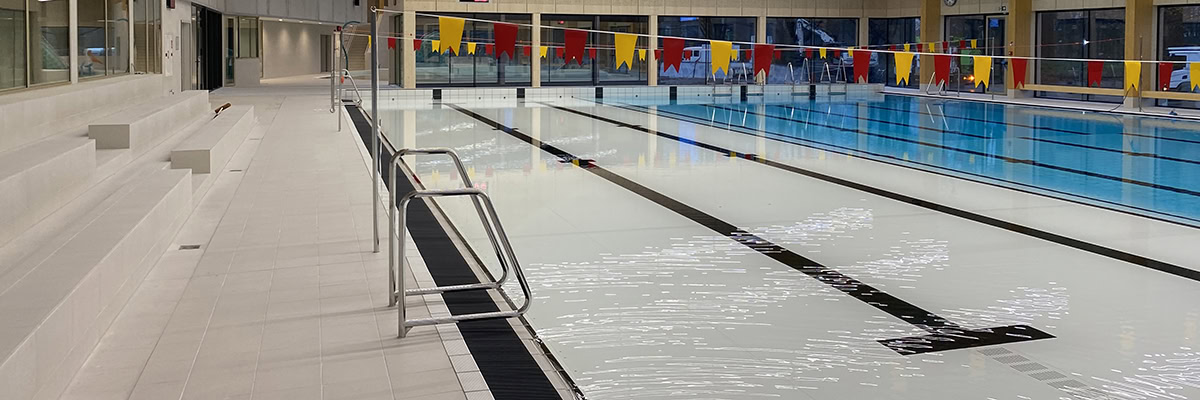 Integrated stairs and floor with valve in Swimming pool lokeren (Belgium)