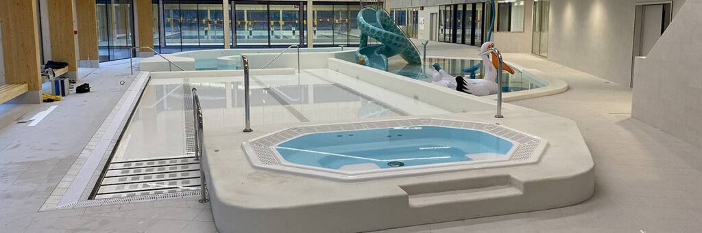 Varipool Pool Integrated steps and bottom with valve in Zwembad lokeren (Belgium ...